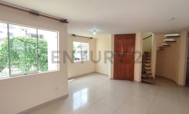 Acogedora casa ¡Vive a pasos del mar en Cedros de Villa!