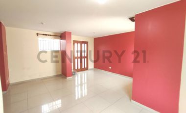 Acogedora casa ¡Vive a pasos del mar en Cedros de Villa!