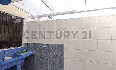 Acogedora casa ¡Vive a pasos del mar en Cedros de Villa!