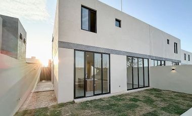 Casa en Conkal con 3 habitaciones, en privada con amenidades.