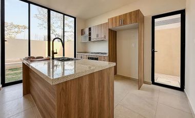 Casa en Conkal con 3 habitaciones, en privada con amenidades.