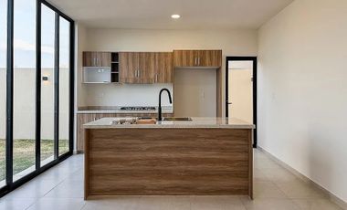 Casa en Conkal con 3 habitaciones, en privada con amenidades.