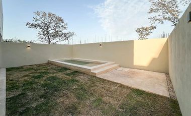 Casa en Conkal con 3 habitaciones, en privada con amenidades.