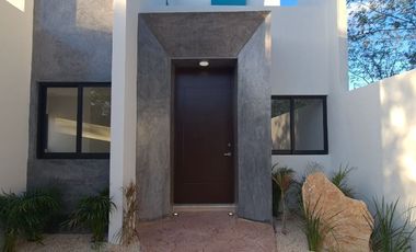 Casa en privada con amplio patio en Conkal