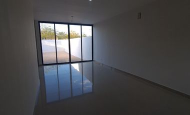 Casa en privada con amplio patio en Conkal