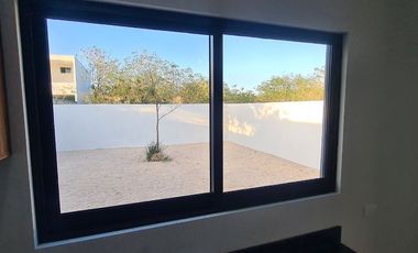 Casa en privada con amplio patio en Conkal