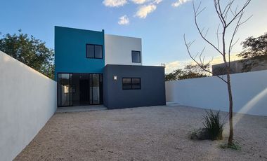 Casa en privada con amplio patio en Conkal