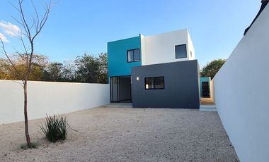 Casa en privada con amplio patio en Conkal