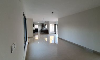 Casa en privada con amplio patio en Conkal