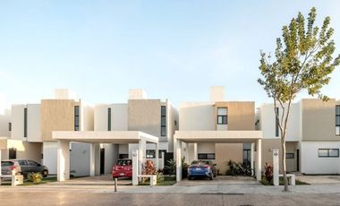 Casa al norte de Mérida Conkal, en privada con áreas verdes