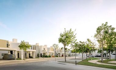 Casa al norte de Mérida Conkal, en privada con áreas verdes