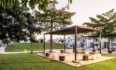 Casa al norte de Mérida Conkal, en privada con áreas verdes