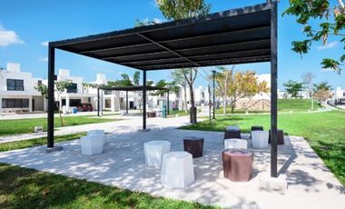 Casa al norte de Mérida Conkal, en privada con áreas verdes