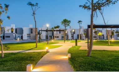 Casa al norte de Mérida Conkal, en privada con áreas verdes