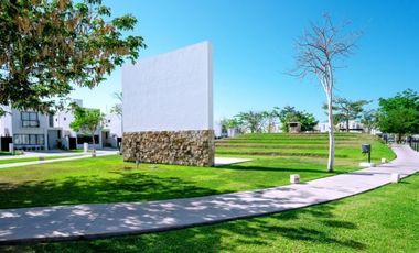 Casa al norte de Mérida Conkal, en privada con áreas verdes