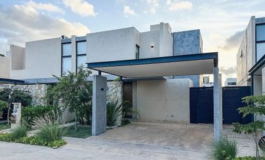 Casa en Conkal con 3 habitaciones, en privada con amenidades.