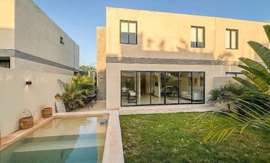 Casa en Conkal con 3 habitaciones, en privada con amenidades.
