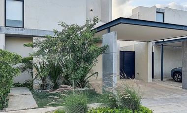 Casa en Conkal con 3 habitaciones, en privada con amenidades.