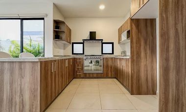 Casa en Conkal con 3 habitaciones, en privada con amenidades.