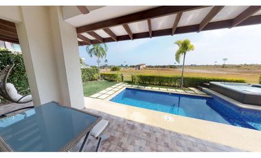 SE VENDE CASA CON PISCINA EN CASAMAR // SAN CARLOS