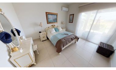 SE VENDE CASA CON PISCINA EN CASAMAR // SAN CARLOS