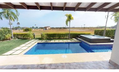 SE VENDE CASA CON PISCINA EN CASAMAR // SAN CARLOS