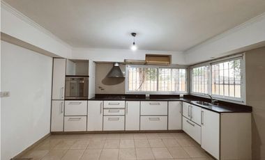 VENTA HERMOSA CASA EN CALLE SALTA  APTA  CRÉDITO