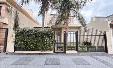 VENTA HERMOSA CASA EN CALLE SALTA  APTA  CRÉDITO