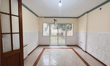 VENTA HERMOSA CASA EN CALLE SALTA  APTA  CRÉDITO