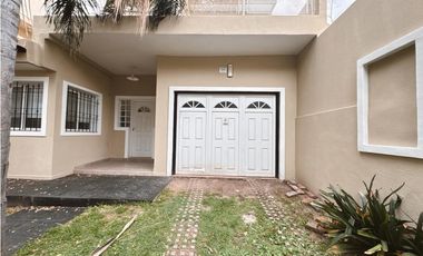 VENTA HERMOSA CASA EN CALLE SALTA  APTA  CRÉDITO