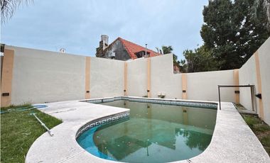 VENTA HERMOSA CASA EN CALLE SALTA  APTA  CRÉDITO