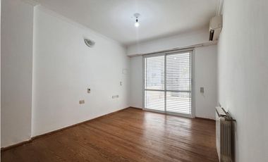 VENTA HERMOSA CASA EN CALLE SALTA  APTA  CRÉDITO