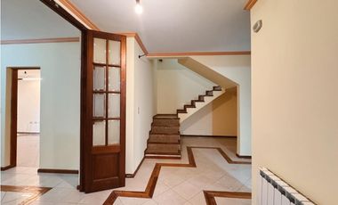 VENTA HERMOSA CASA EN CALLE SALTA  APTA  CRÉDITO