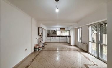 VENTA HERMOSA CASA EN CALLE SALTA  APTA  CRÉDITO