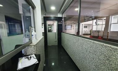 Bodega de 120m2 en condominio por Viaducto y Francisco del Paso
