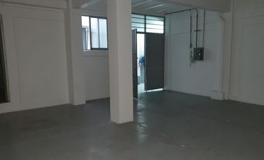 Bodega de 120m2 en condominio por Viaducto y Francisco del Paso