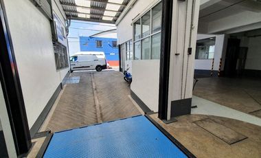 Bodega de 120m2 en condominio por Viaducto y Francisco del Paso