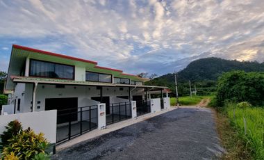 Brand new western standard quality home.