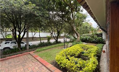 ARRIENDO APARTAMENTO 120m2  AMOBLADO + ESTUDIO + BALCON  CHICO (103)