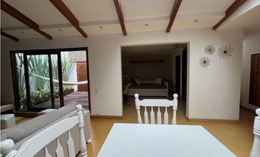 ARRIENDO APARTAMENTO 120m2  AMOBLADO + ESTUDIO + BALCON  CHICO (103)