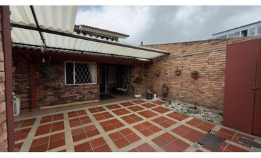 Chía centro, Casa semi-conjunto, 272 M2 lote, 134 M2 construido