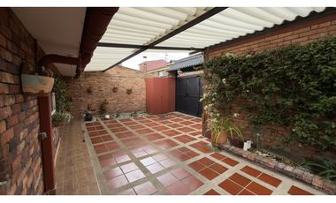 Chía centro, Casa semi-conjunto, 272 M2 lote, 134 M2 construido