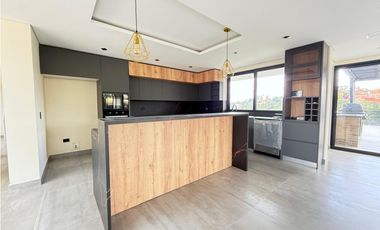 ARRIENDO CASA AMPLIA CAMPESTRE  EN EL CARMEN DE VIBORAL, ANTIOQUIA