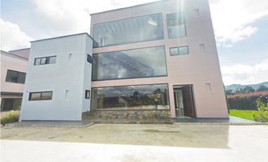 ARRIENDO CASA AMPLIA CAMPESTRE  EN EL CARMEN DE VIBORAL, ANTIOQUIA