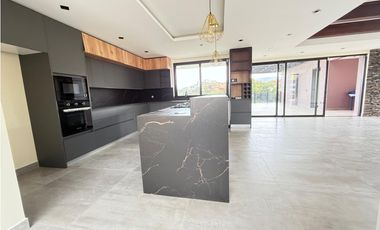 ARRIENDO CASA AMPLIA CAMPESTRE  EN EL CARMEN DE VIBORAL, ANTIOQUIA