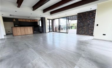 ARRIENDO CASA AMPLIA CAMPESTRE  EN EL CARMEN DE VIBORAL, ANTIOQUIA