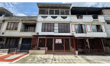 Casa de tres pisos con terraza en venta | Luis Carlos Galán - Palmira
