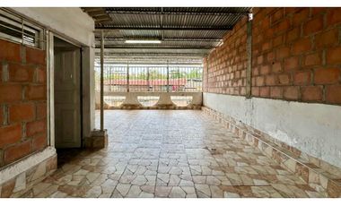 Casa de tres pisos con terraza en venta | Luis Carlos Galán - Palmira