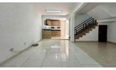 Casa de tres pisos con terraza en venta | Luis Carlos Galán - Palmira