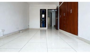 Casa de tres pisos con terraza en venta | Luis Carlos Galán - Palmira